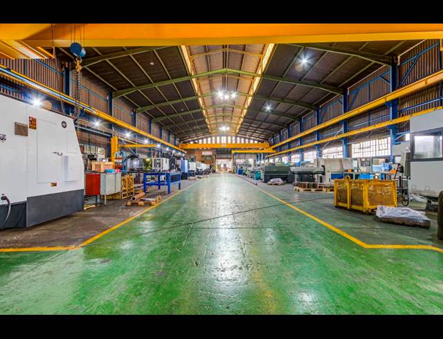 3,400M² BUILDING FOR SALE IN VULCANIA